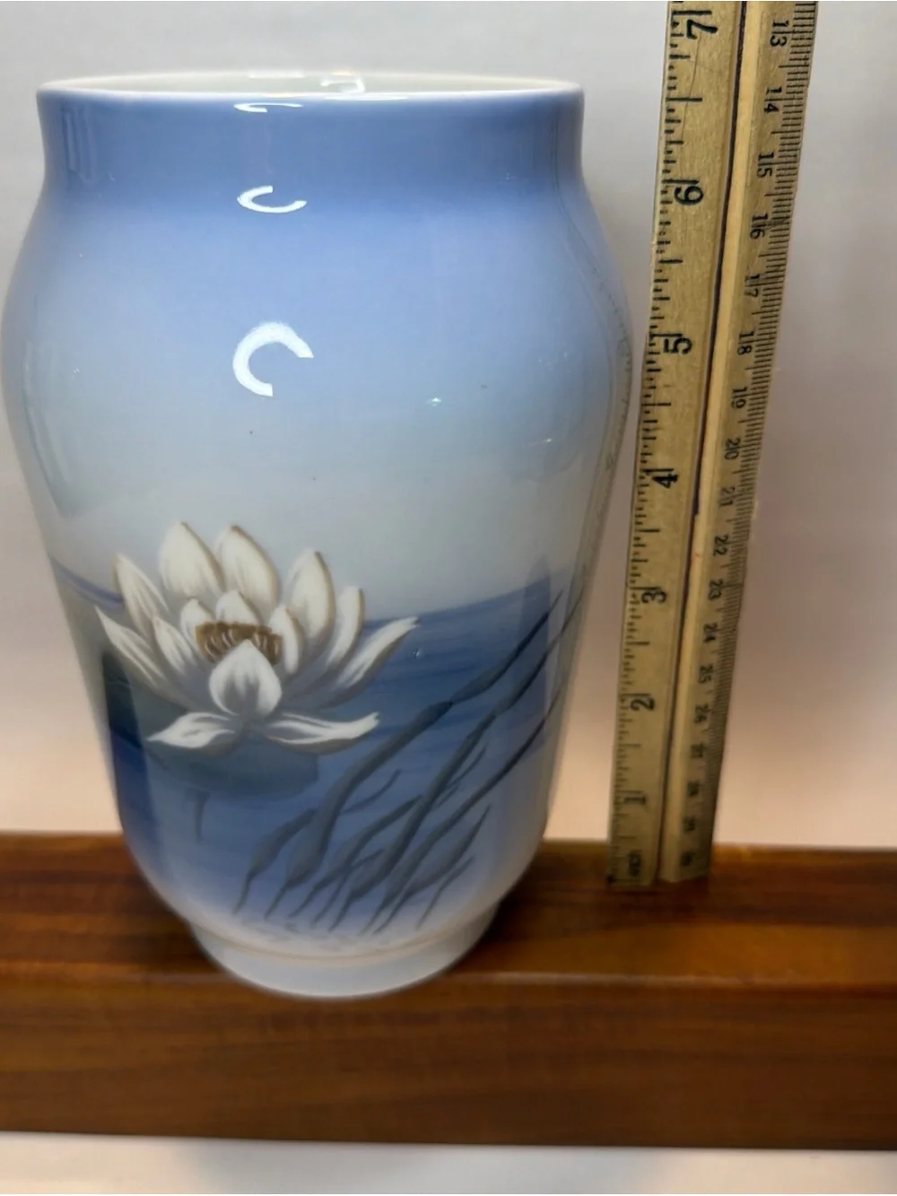 Royal Copenhagen Vase No. 2669/108 with Water Lily Motif Excellent Condition